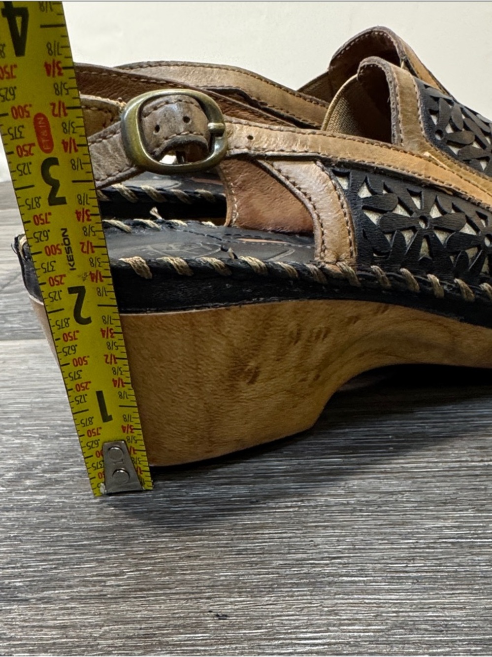 Ariat Black and Tan Laser-Cut Leather Slingback Sandals woman’s SZ 8 (h4) - Picture 7 of 7
